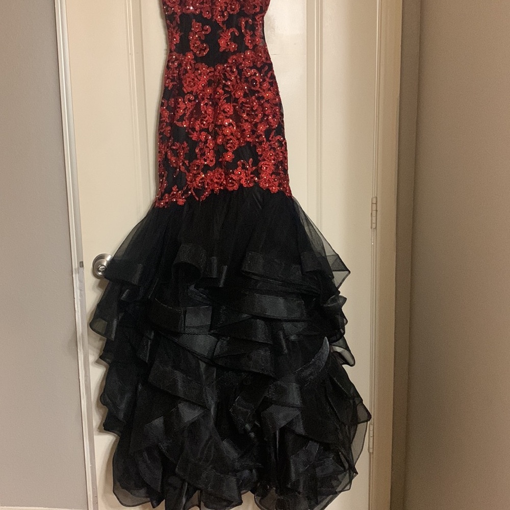 Jasz evening gown. Red and black size 00 - Picture 6 of 9